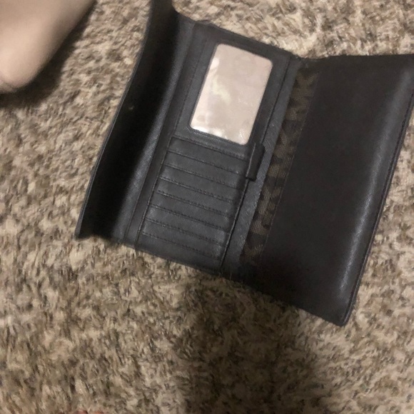 Michael kors wallet - Picture 2 of 2